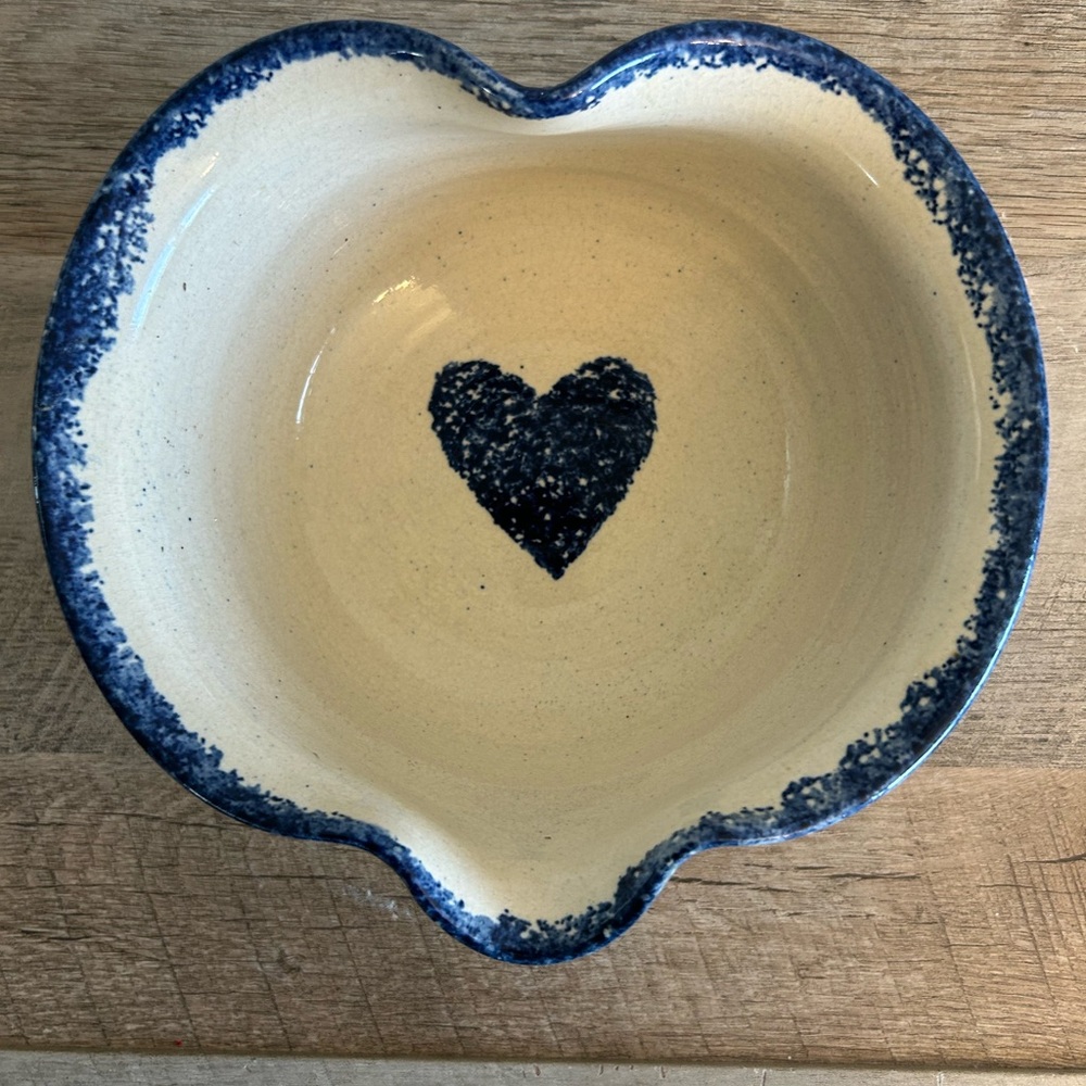 Marshall Pottery Texas | Small Heart Shaped Bowl Primitive Hearts Signed 3.25” - Picture 2 of 11